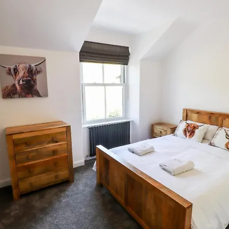 8 Waterhead Terrace *