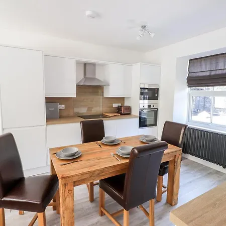 8 Waterhead Terrace *